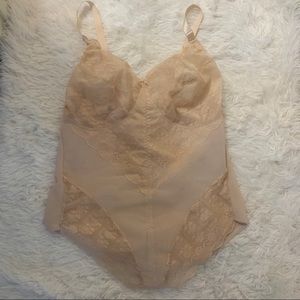 Vintage Large Lingerie 42DD / E